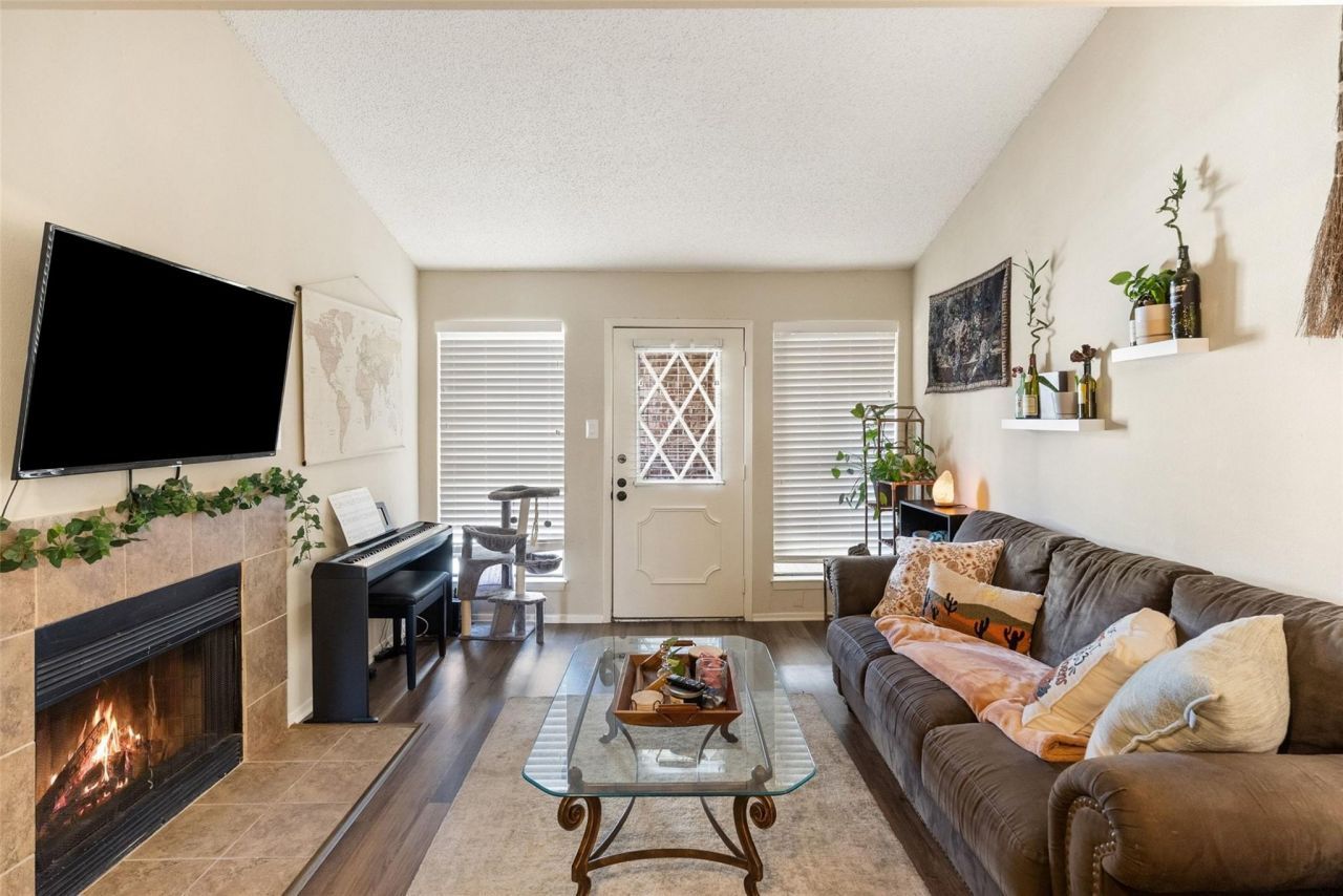 806 W 24th St, Unit 328, Austin, TX 78705 Main Photo