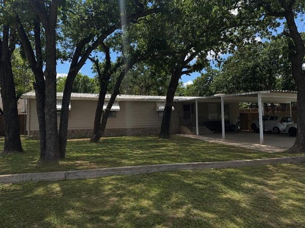 820 Branding Iron Trail, Granbury, TX 76049