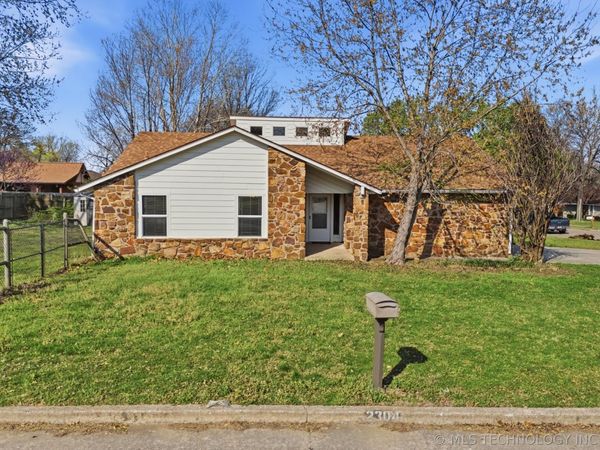 2304 N Dogwood Street, Owasso, OK 74055