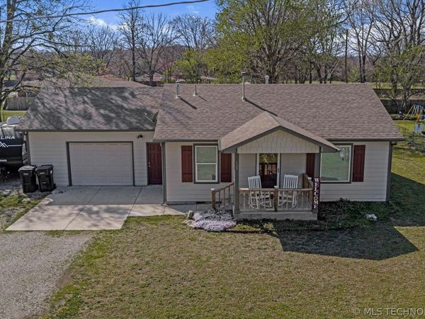 125 S Pecan Street , Oologah, OK 74053