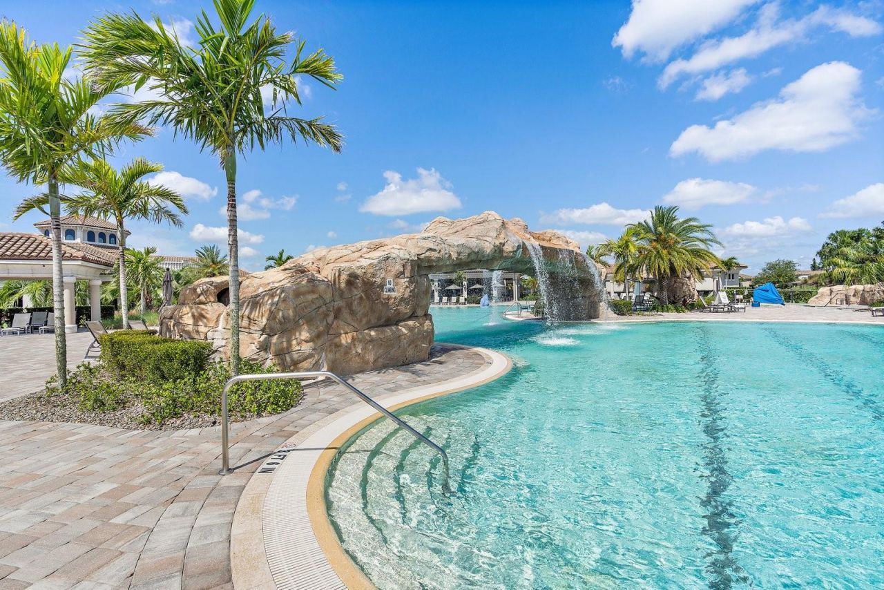 18027 Gawthrop Drive, Unit 101, Bradenton, FL 34211 Photo