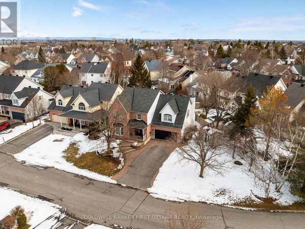 32 Kyle Avenue , Ottawa, ON K2S1G9