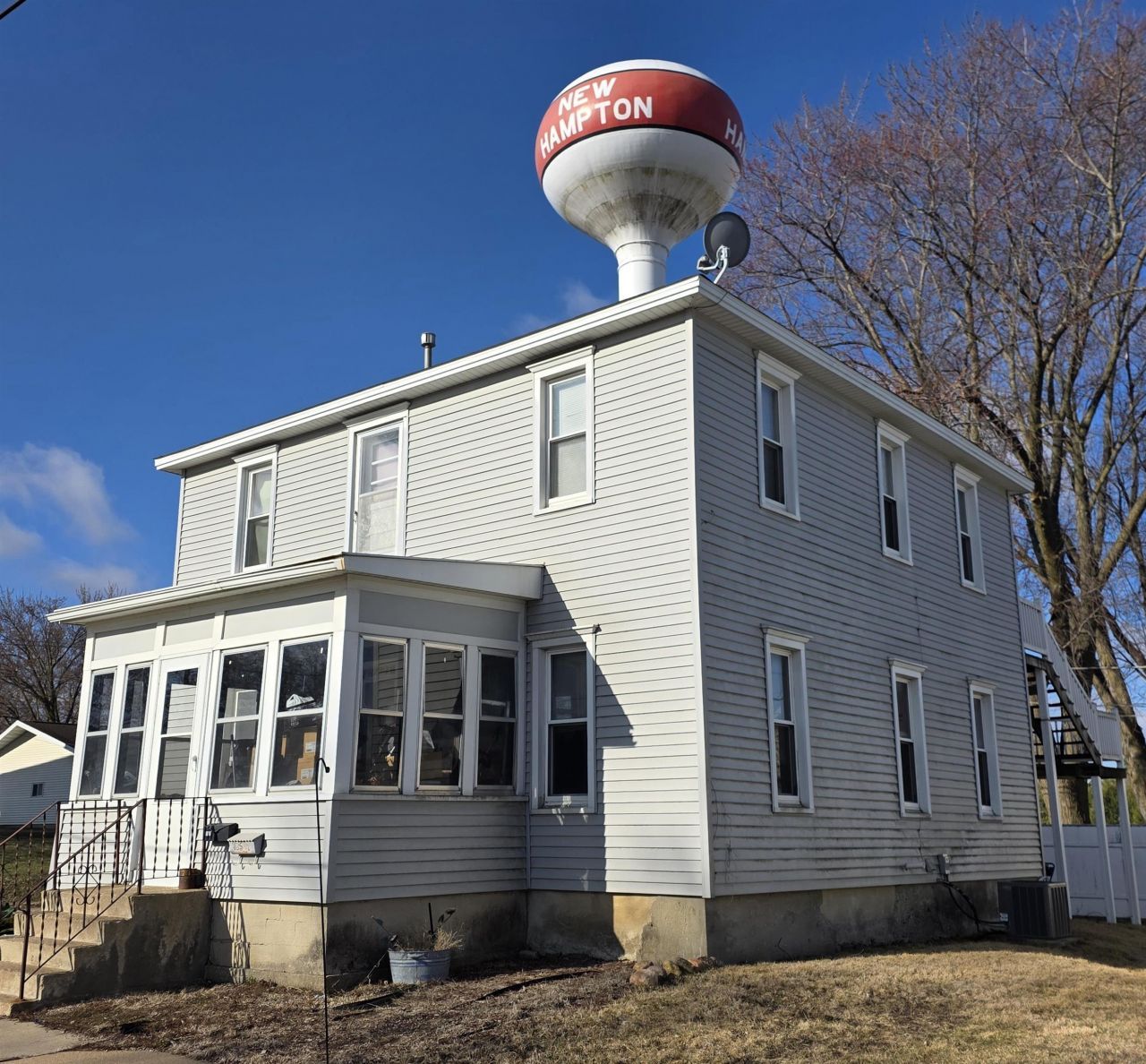 105 S 2nd Avenue, New Hampton, IA 50659 Main Photo