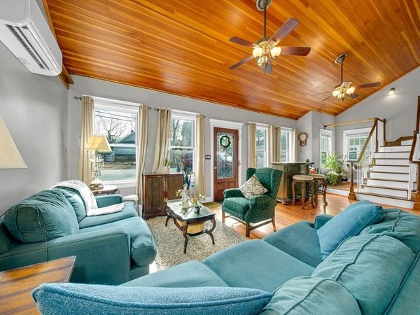 111 Grove Ave, Wilmington, MA 01887