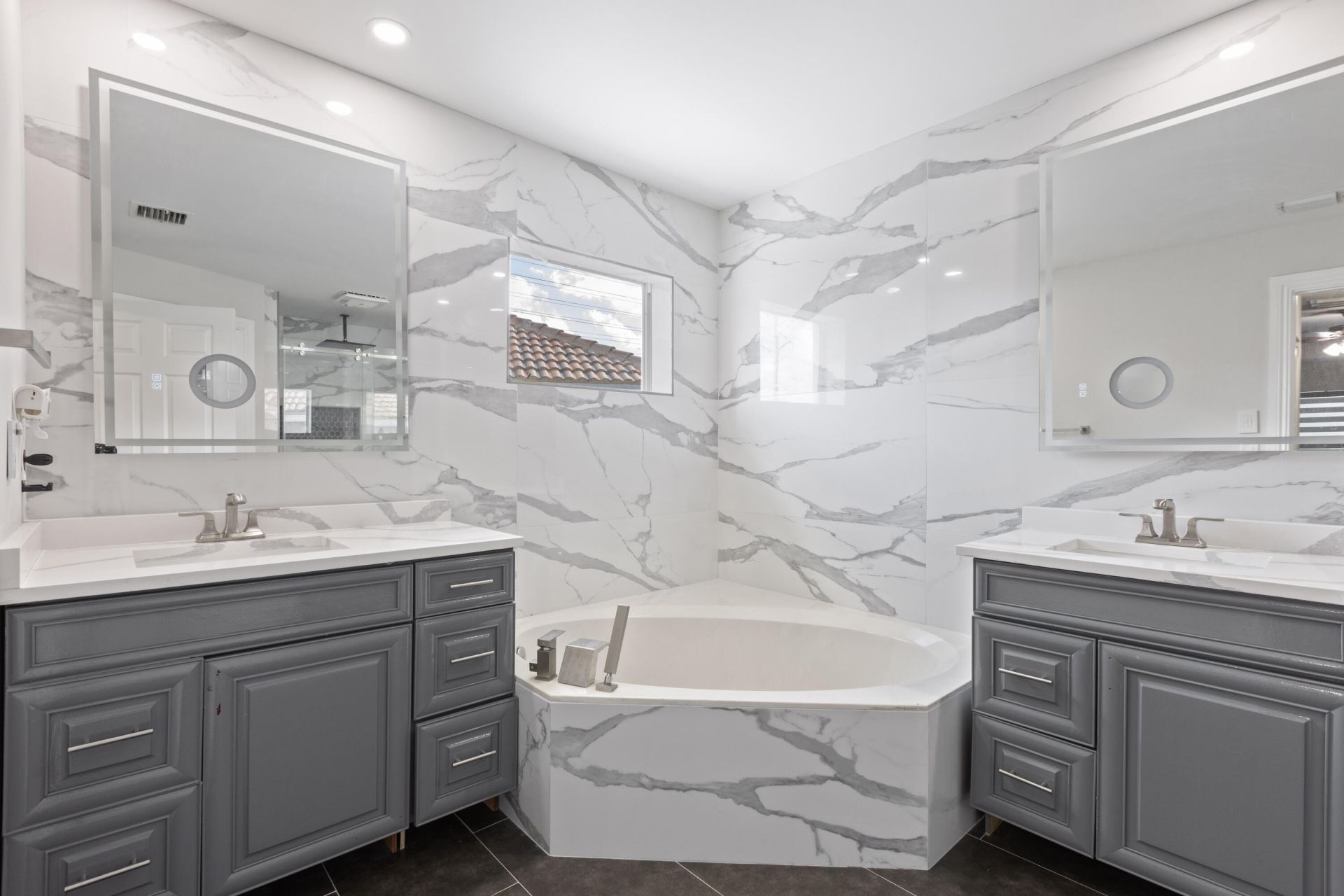 3221 El Camino Real, West Palm Beach, FL 33409 Photo