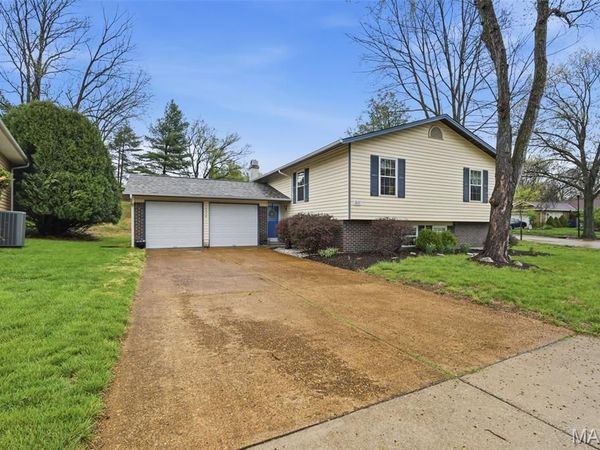 12117 Sage Glen Court, Maryland Heights, MO 63043