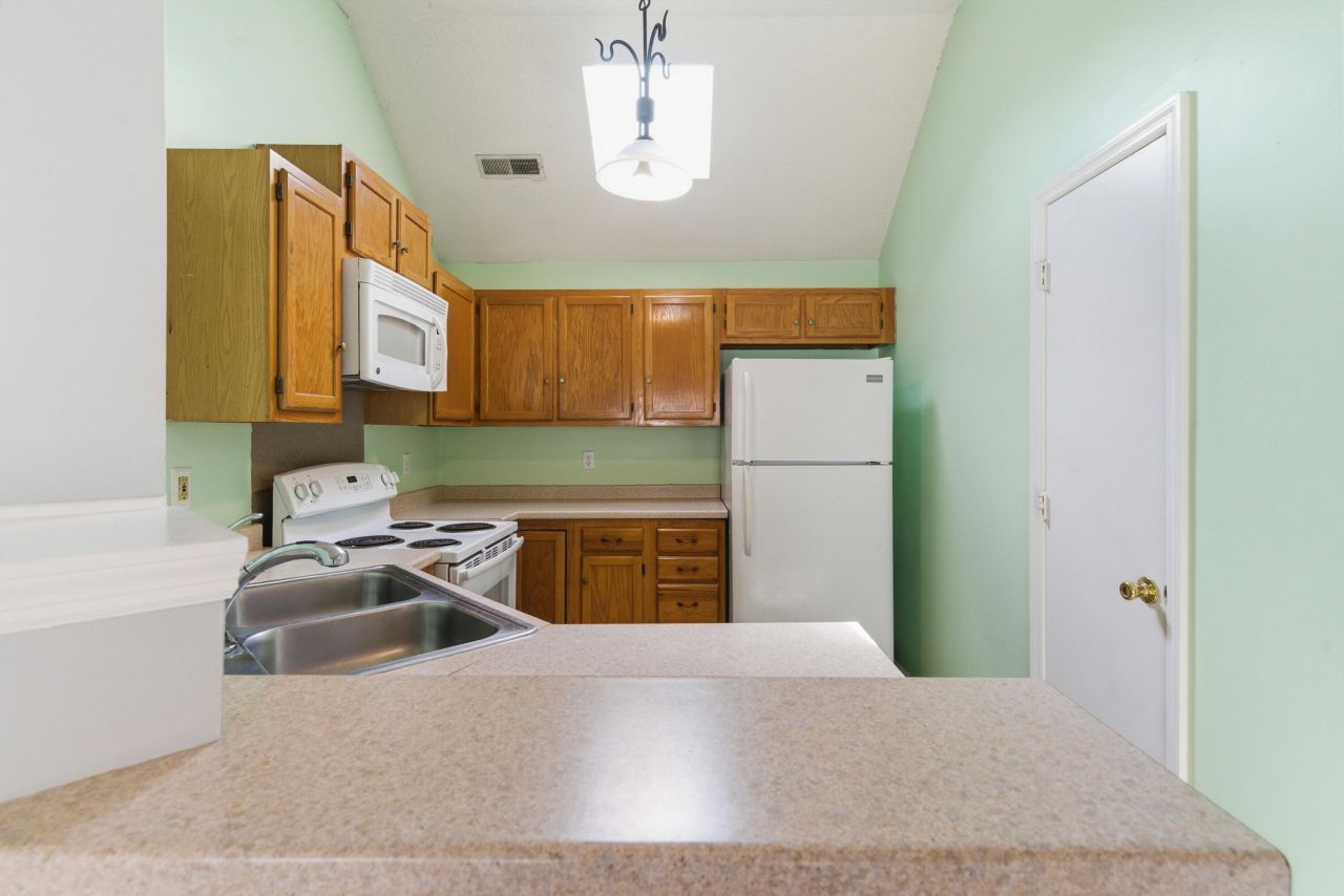 106 Fern Court Photo 13