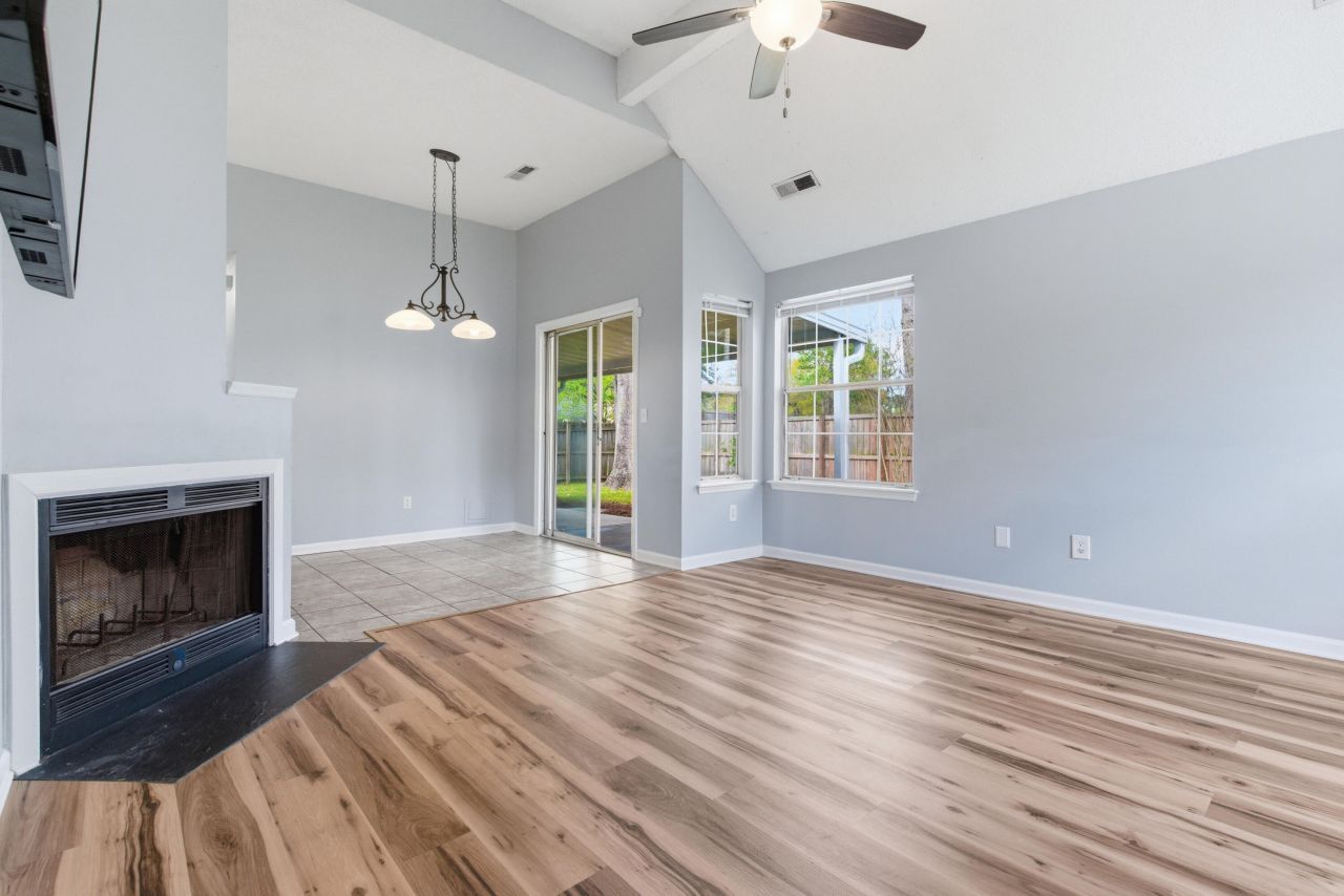 106 Fern Court Photo 7