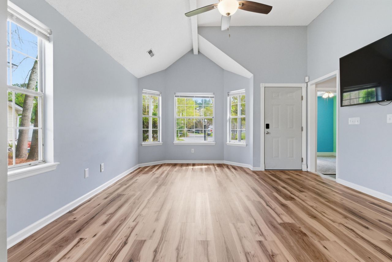 106 Fern Court Photo 8