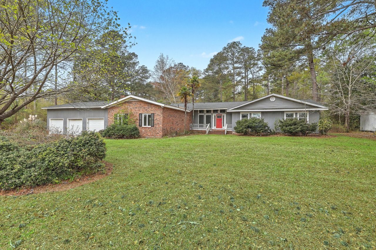 825 Patriots Way Photo 1