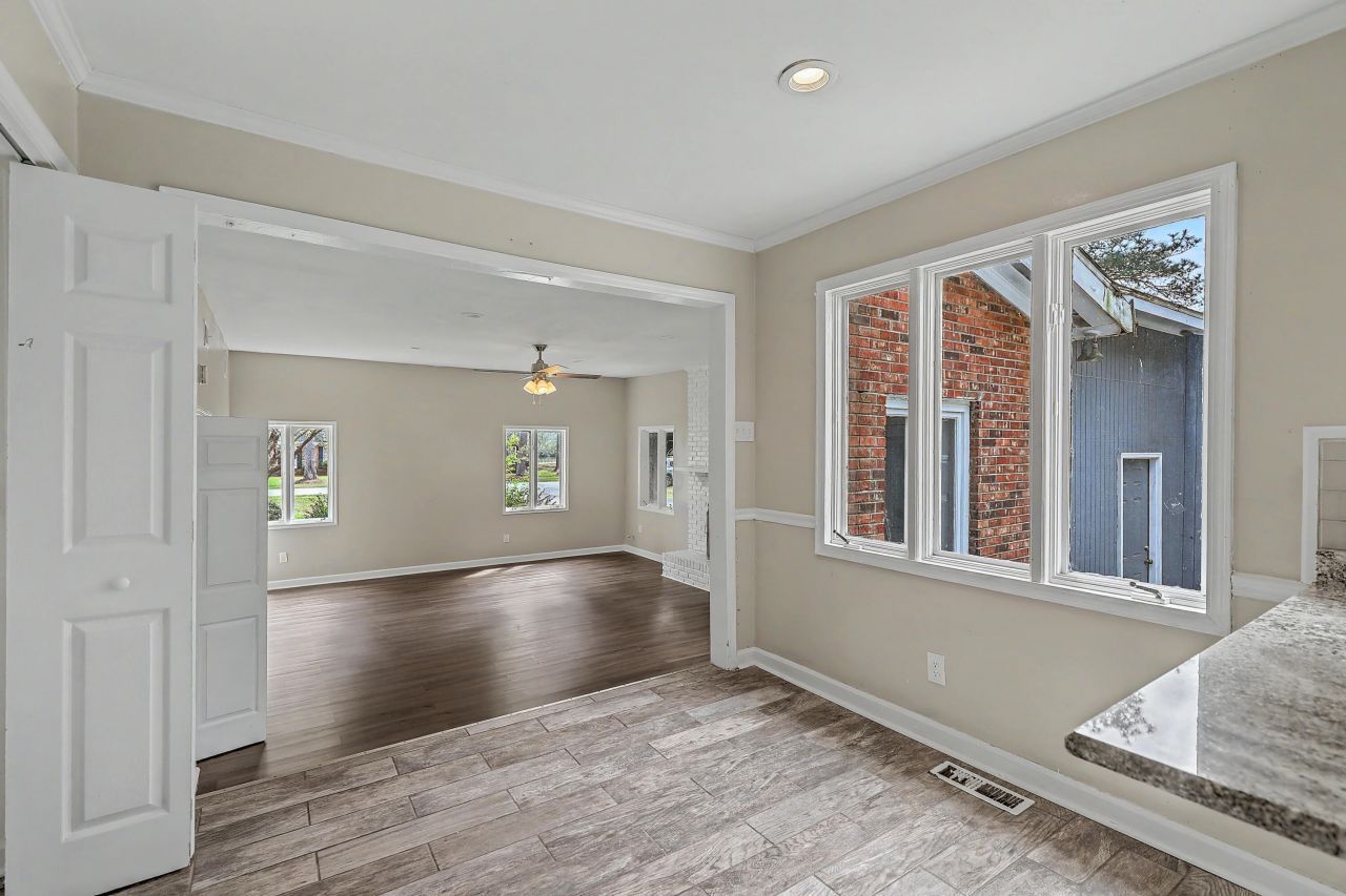 825 Patriots Way Photo 17