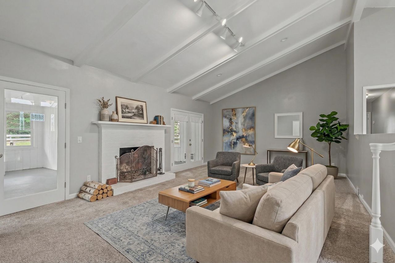 825 Patriots Way Photo 2