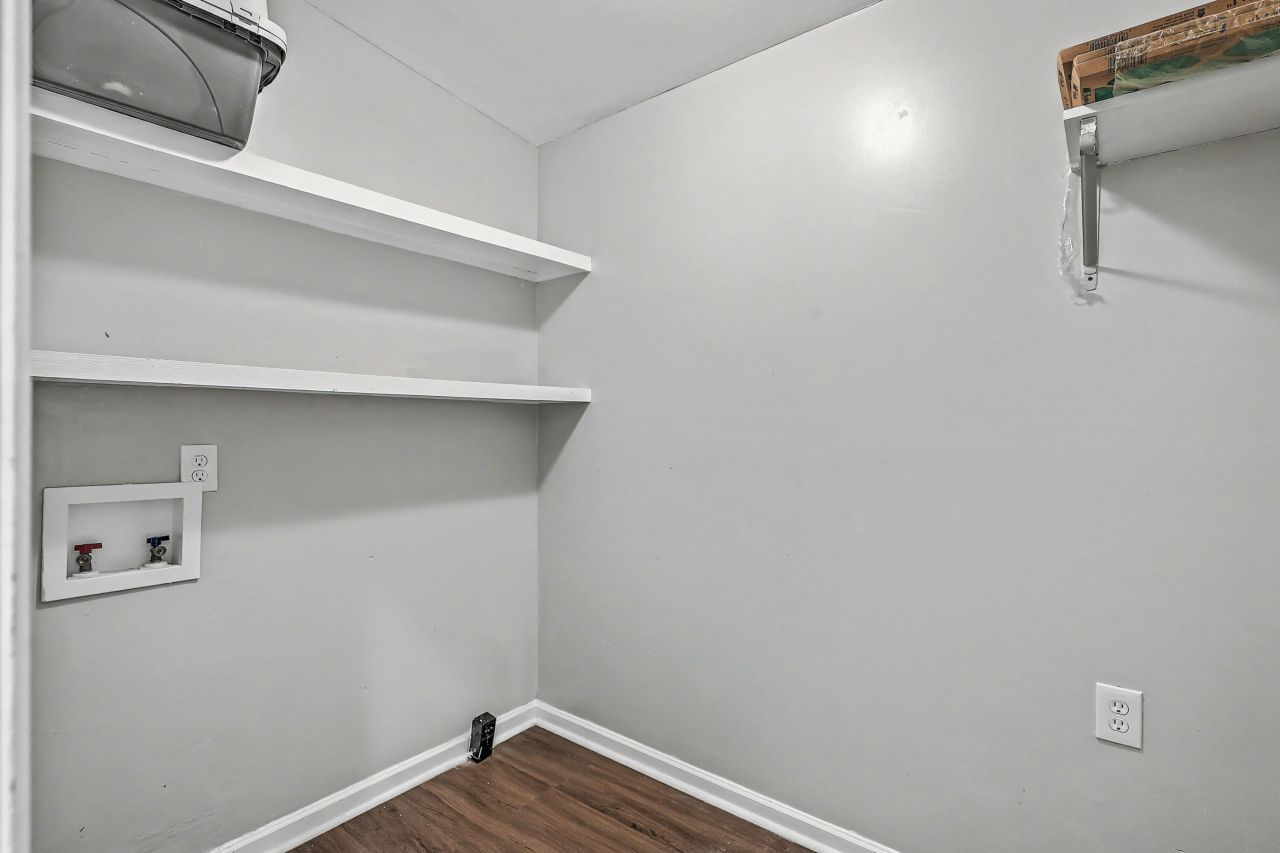 825 Patriots Way Photo 32