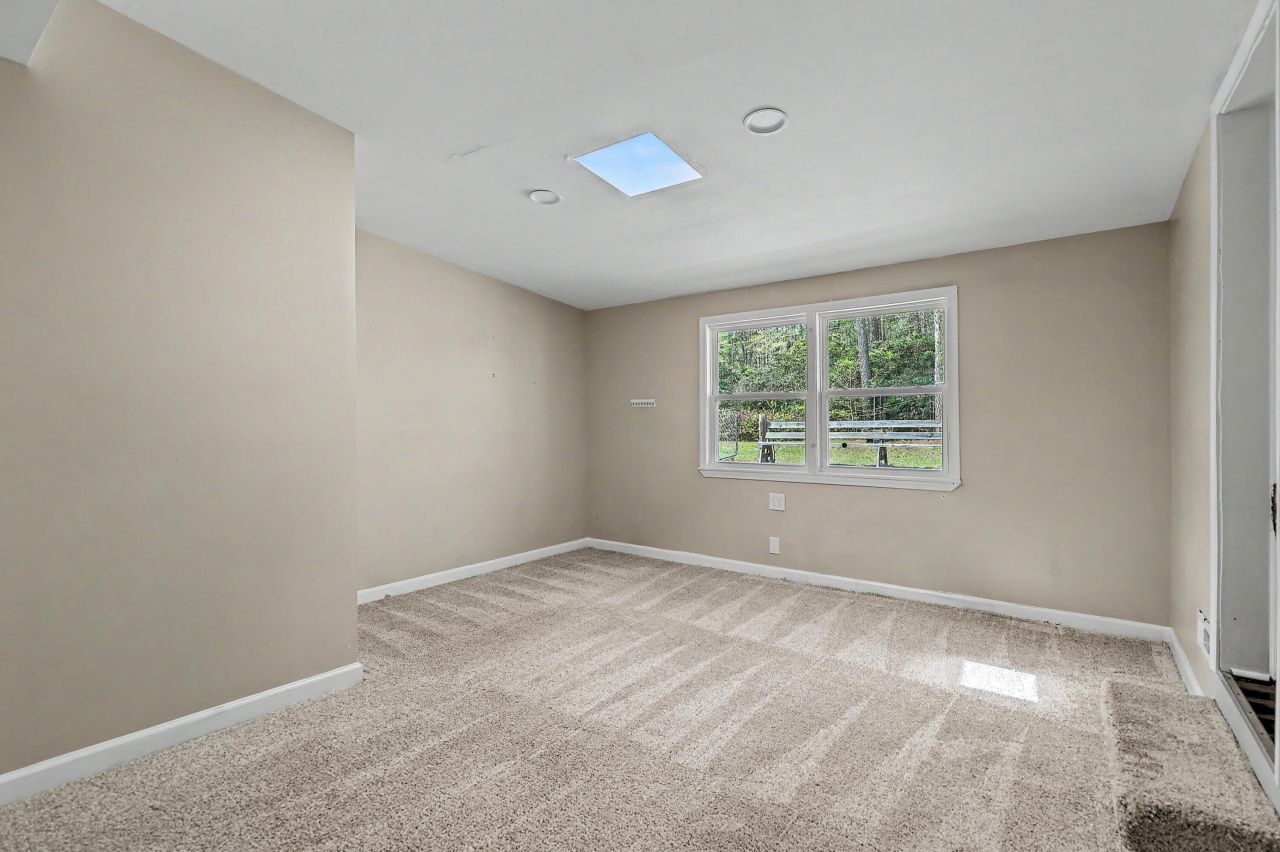 825 Patriots Way Photo 33