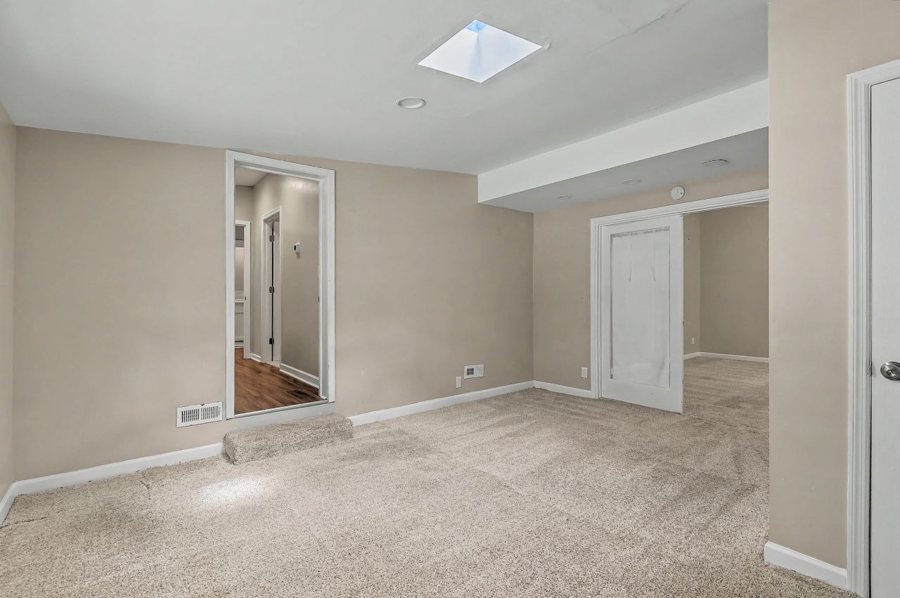 825 Patriots Way Photo 35