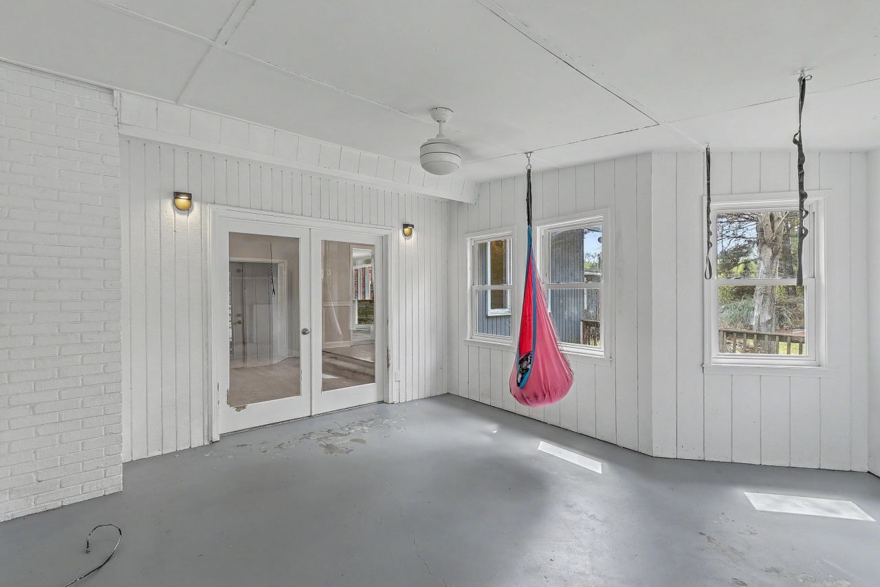 825 Patriots Way Photo 40