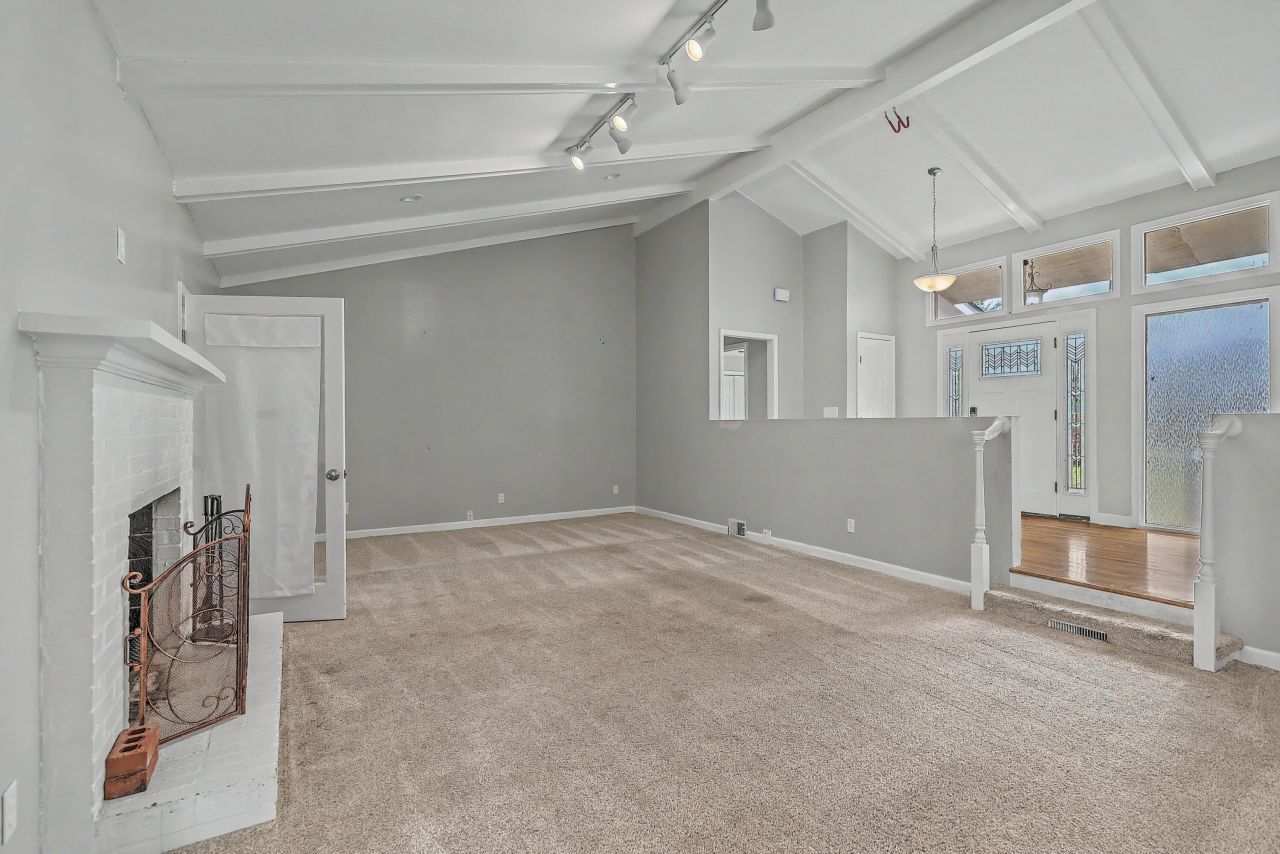 825 Patriots Way Photo 8