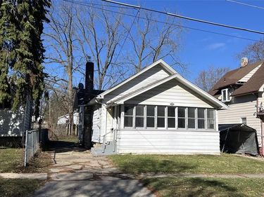 936 Stocker Avenue, Flint, MI 48503