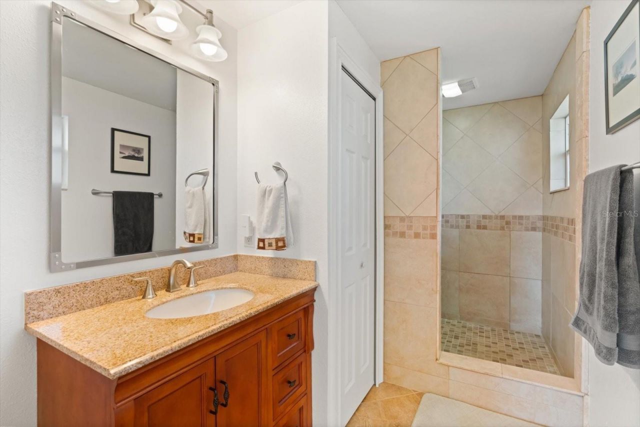 5493 Alandale Court , Orlando, FL 32839 Photo