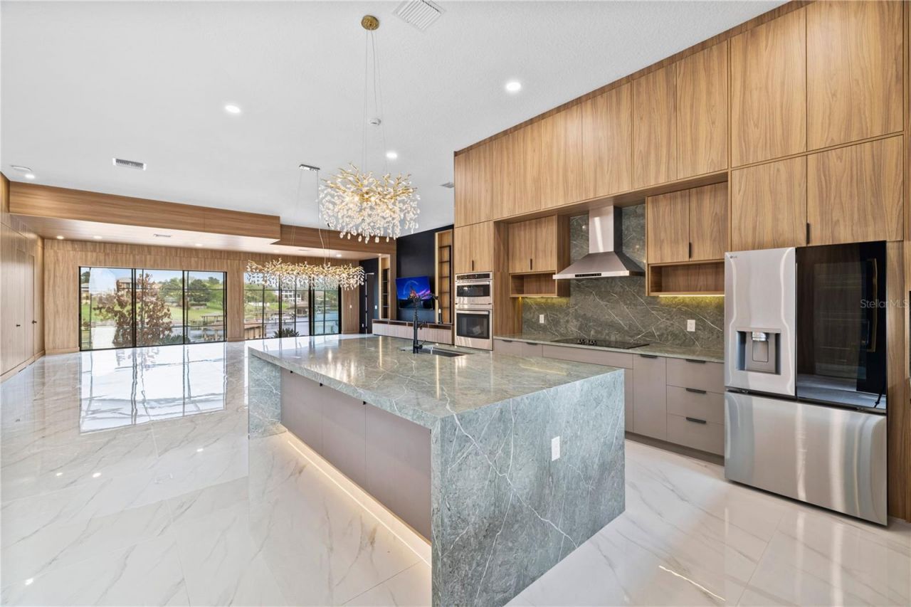 812 Johns Point Drive, Oakland, FL 34787 Photo