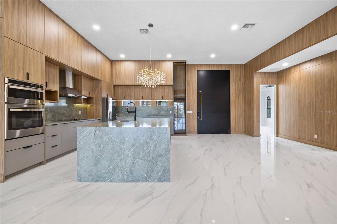 812 Johns Point Drive, Oakland, FL 34787 Photo