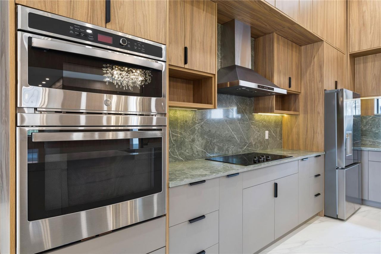 812 Johns Point Drive, Oakland, FL 34787 Photo