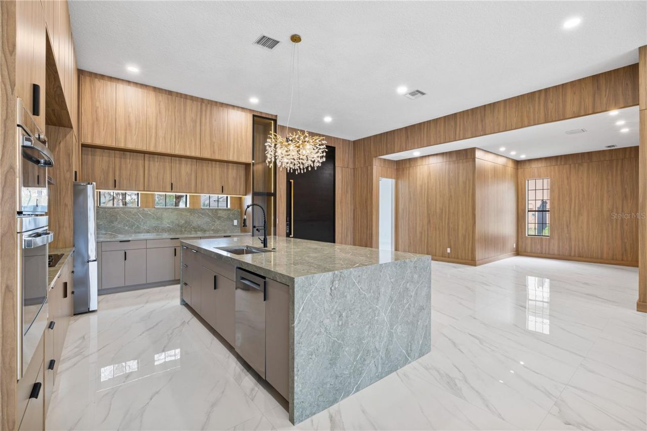 812 Johns Point Drive, Oakland, FL 34787 Photo