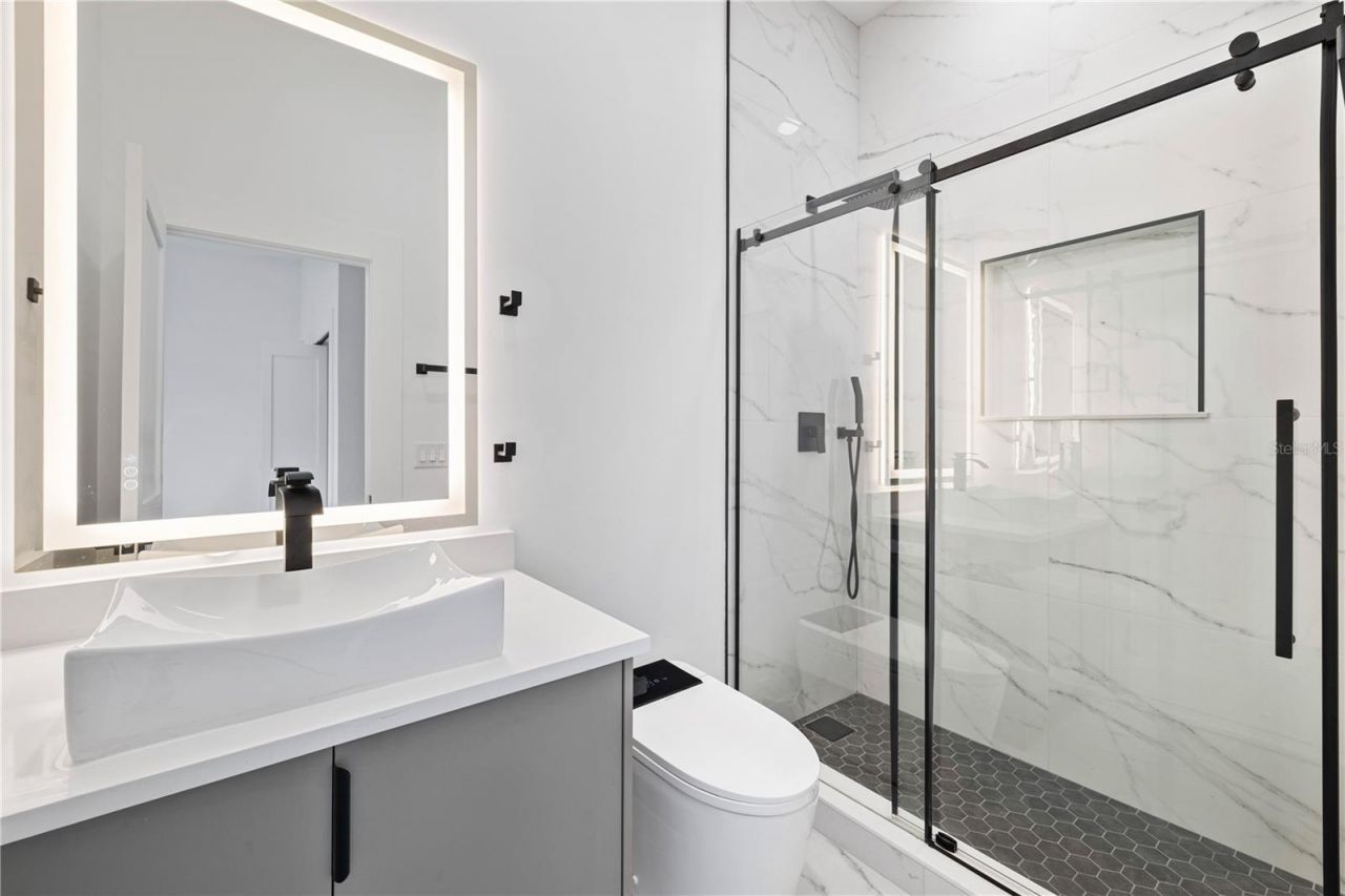 812 Johns Point Drive, Oakland, FL 34787 Photo