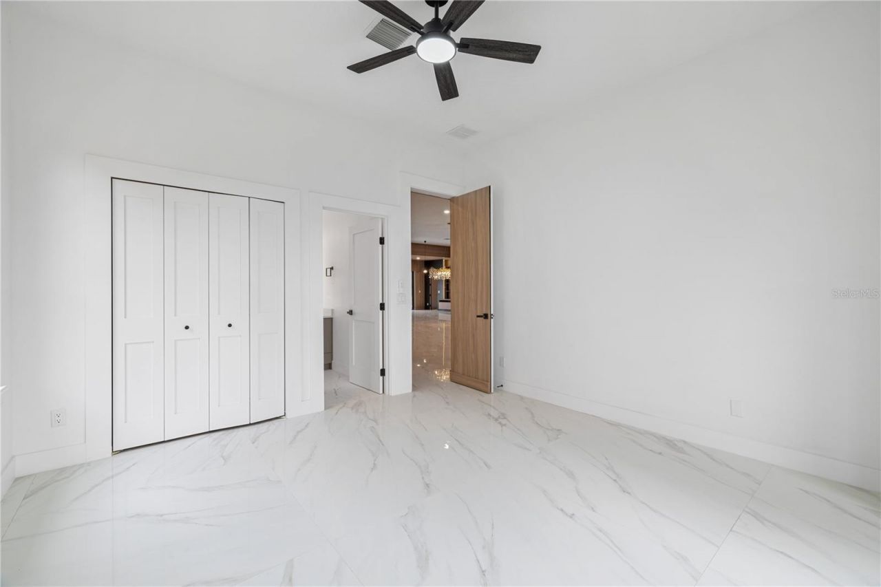 812 Johns Point Drive, Oakland, FL 34787 Photo