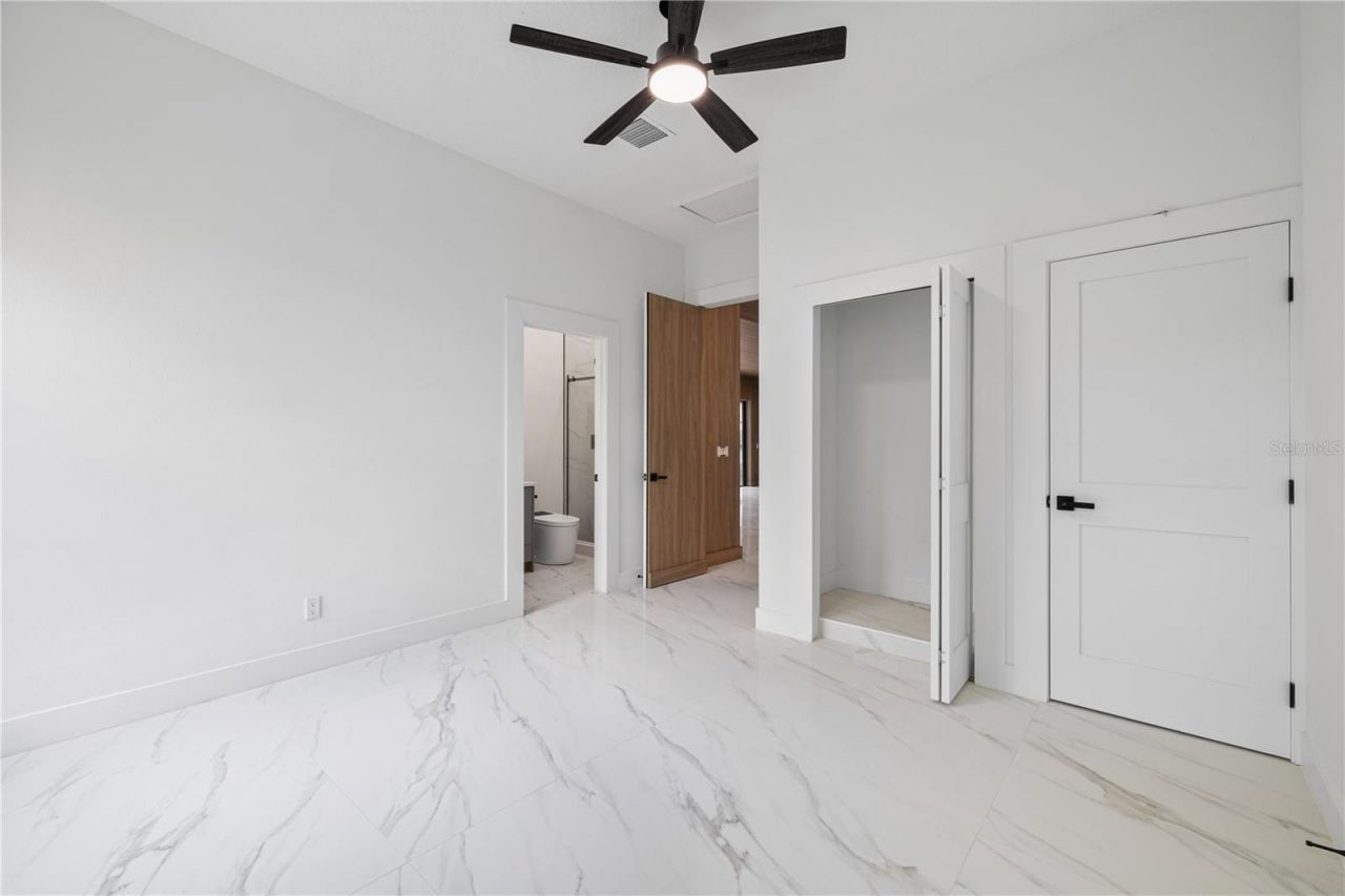 812 Johns Point Drive, Oakland, FL 34787 Photo