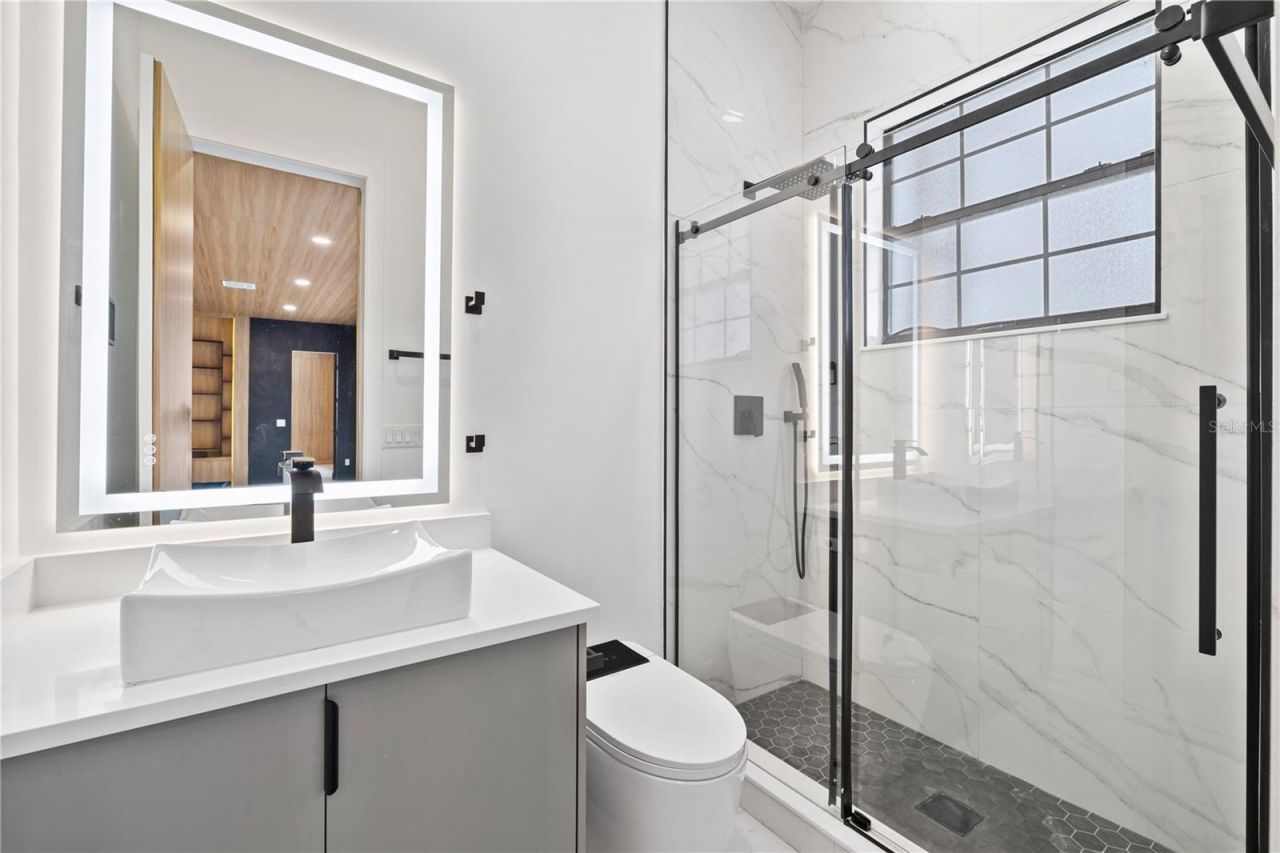 812 Johns Point Drive, Oakland, FL 34787 Photo