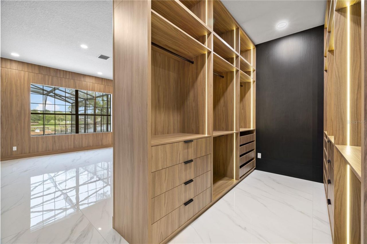 812 Johns Point Drive, Oakland, FL 34787 Photo