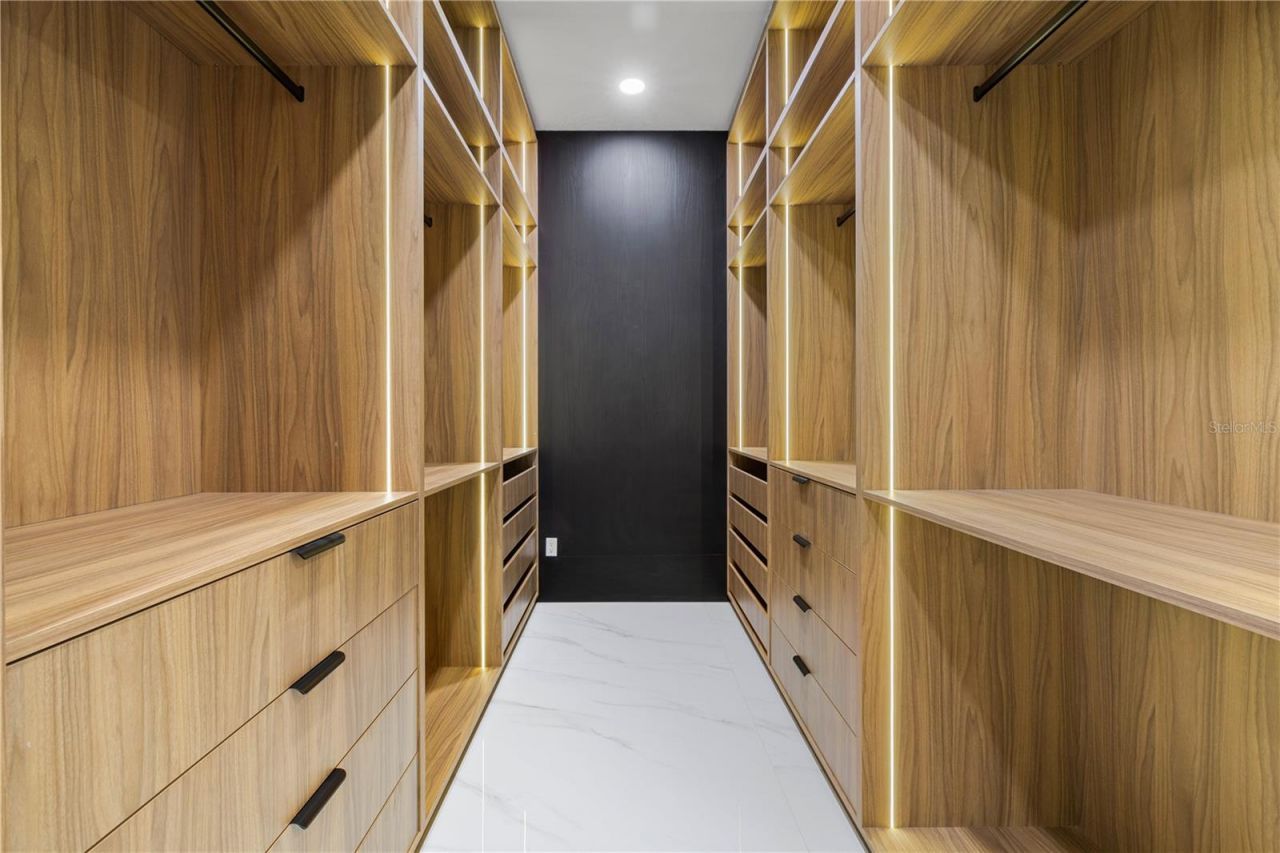 812 Johns Point Drive, Oakland, FL 34787 Photo