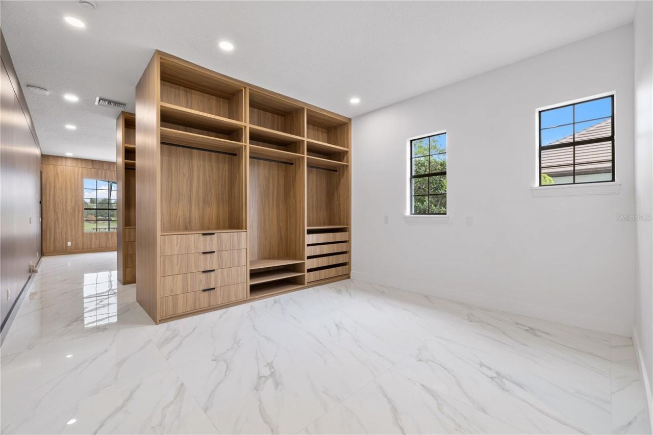 812 Johns Point Drive, Oakland, FL 34787 Photo