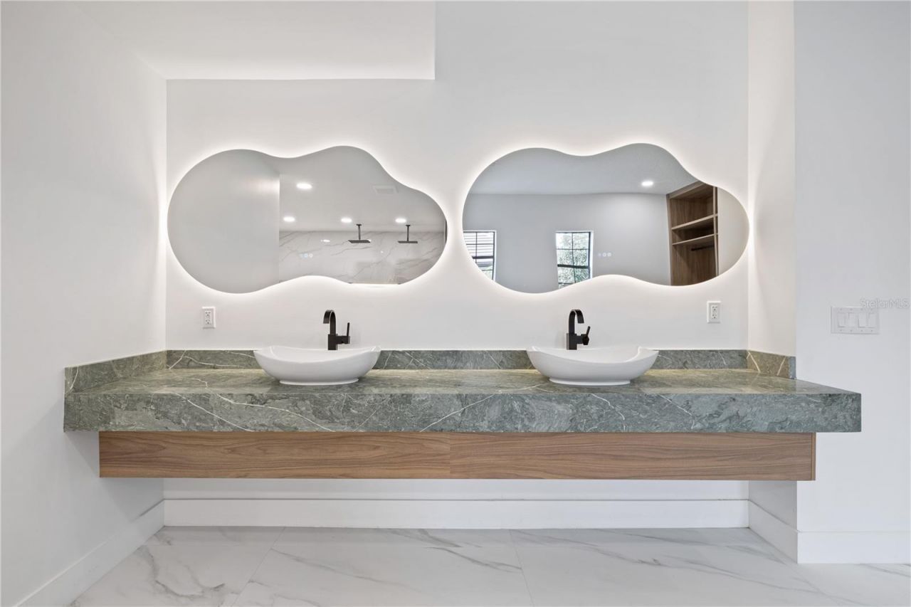 812 Johns Point Drive, Oakland, FL 34787 Photo