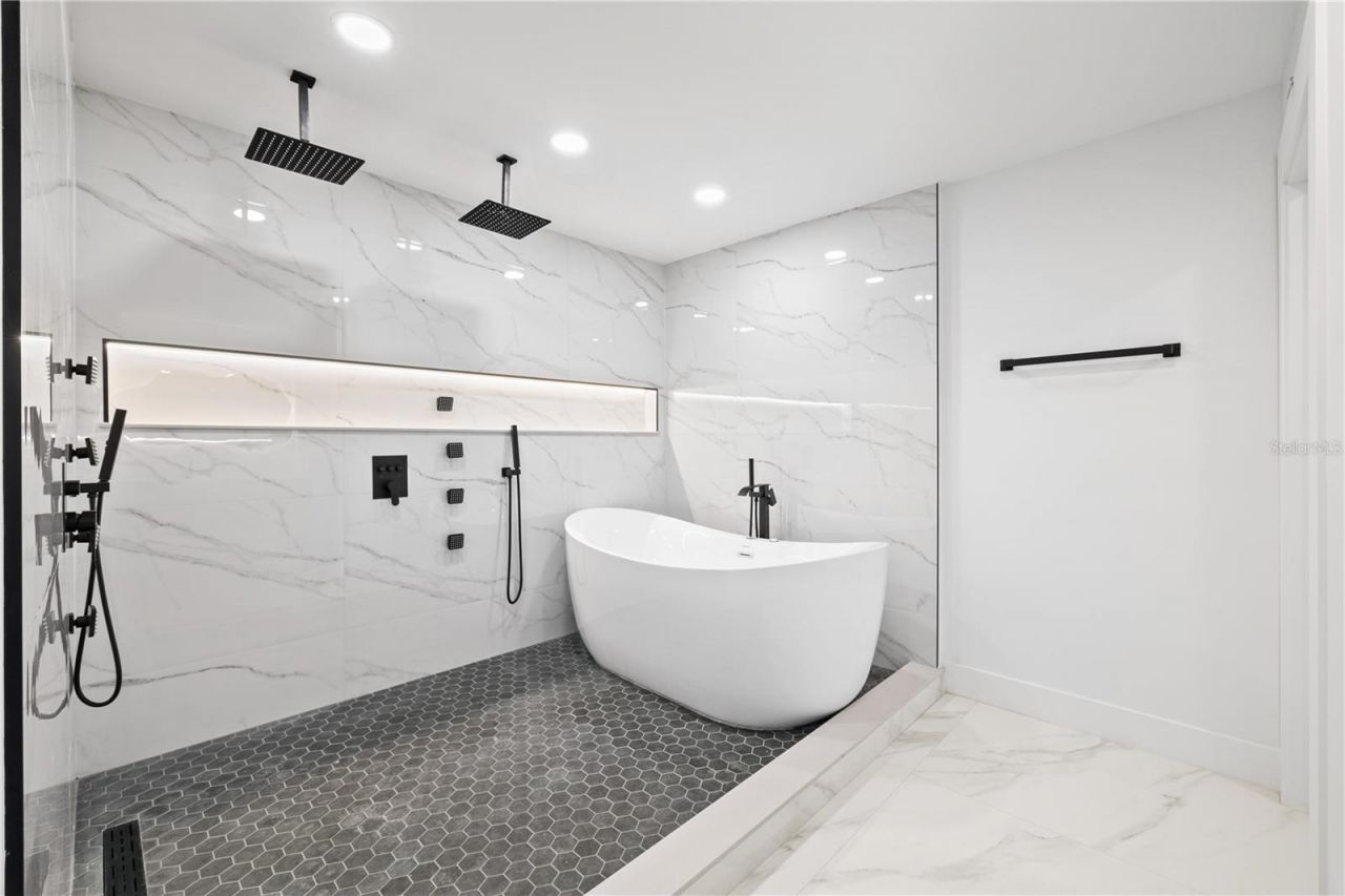 812 Johns Point Drive, Oakland, FL 34787 Photo