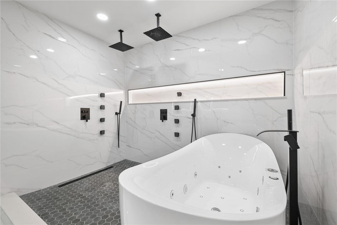 812 Johns Point Drive, Oakland, FL 34787 Photo