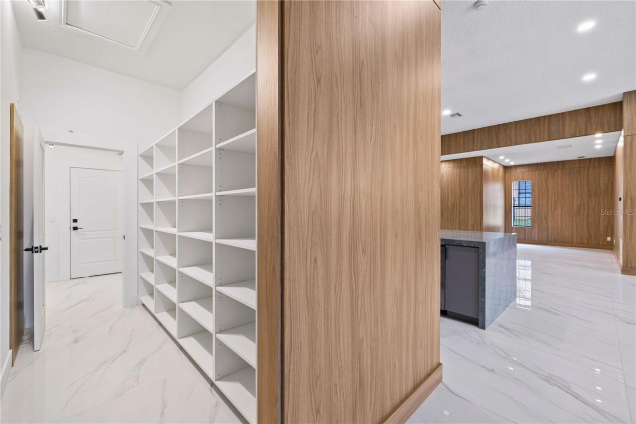 812 Johns Point Drive, Oakland, FL 34787 Photo