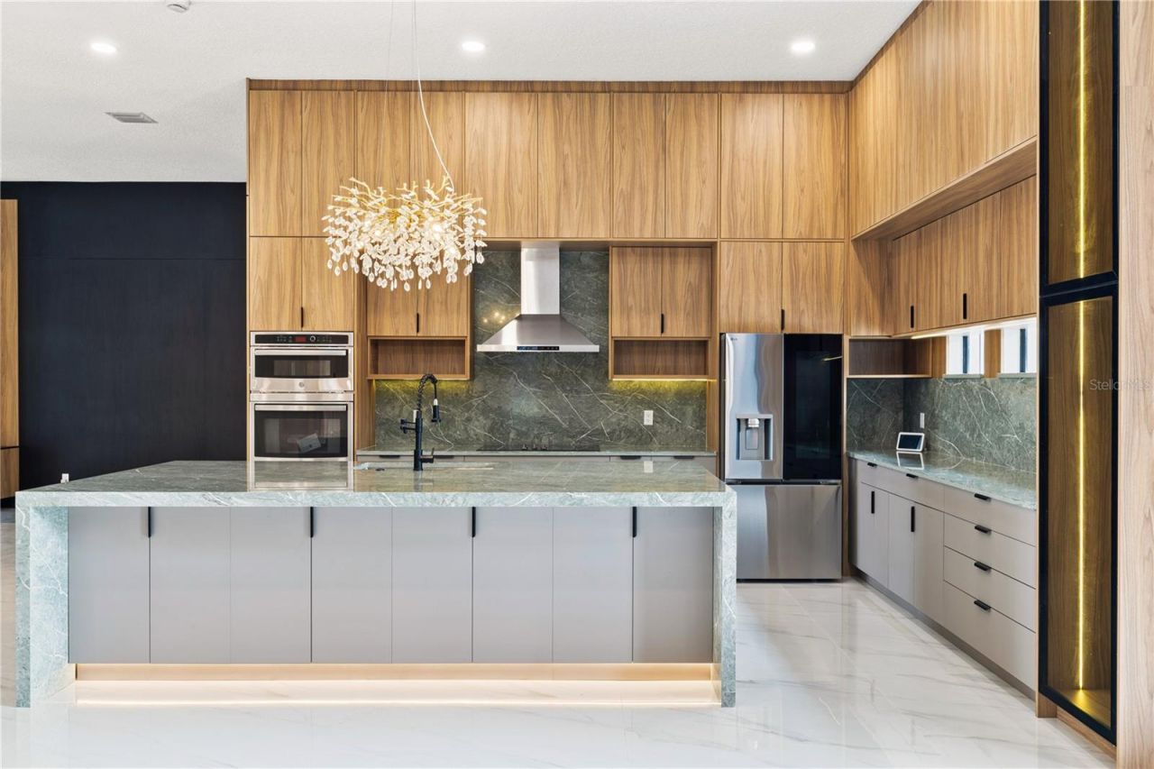 812 Johns Point Drive, Oakland, FL 34787 Photo