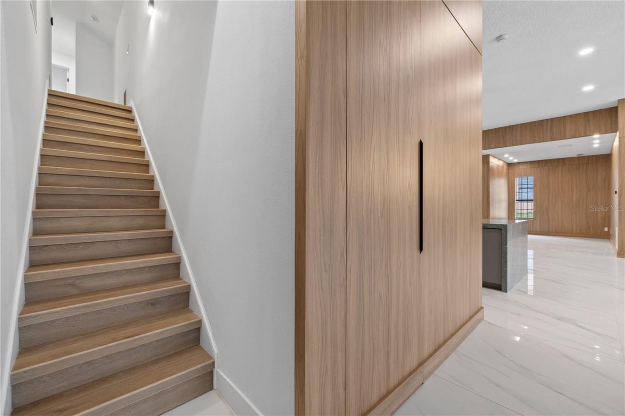 812 Johns Point Drive, Oakland, FL 34787 Photo