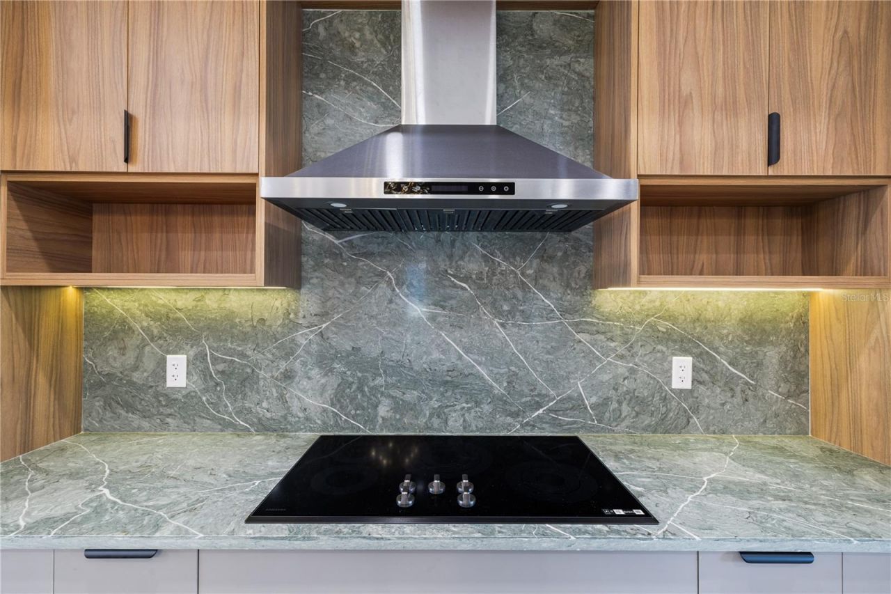 812 Johns Point Drive, Oakland, FL 34787 Photo