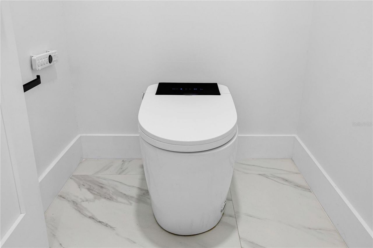 812 Johns Point Drive, Oakland, FL 34787 Photo