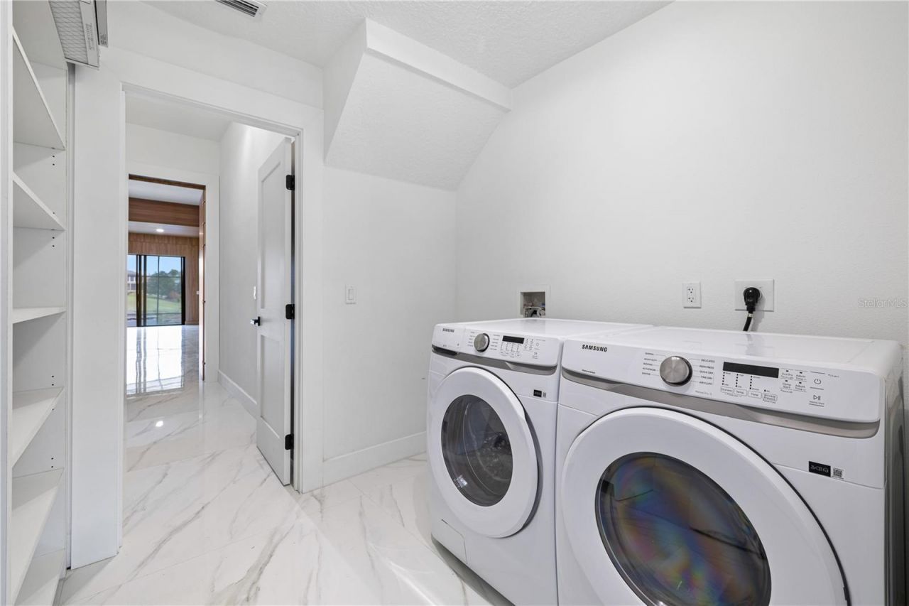 812 Johns Point Drive, Oakland, FL 34787 Photo