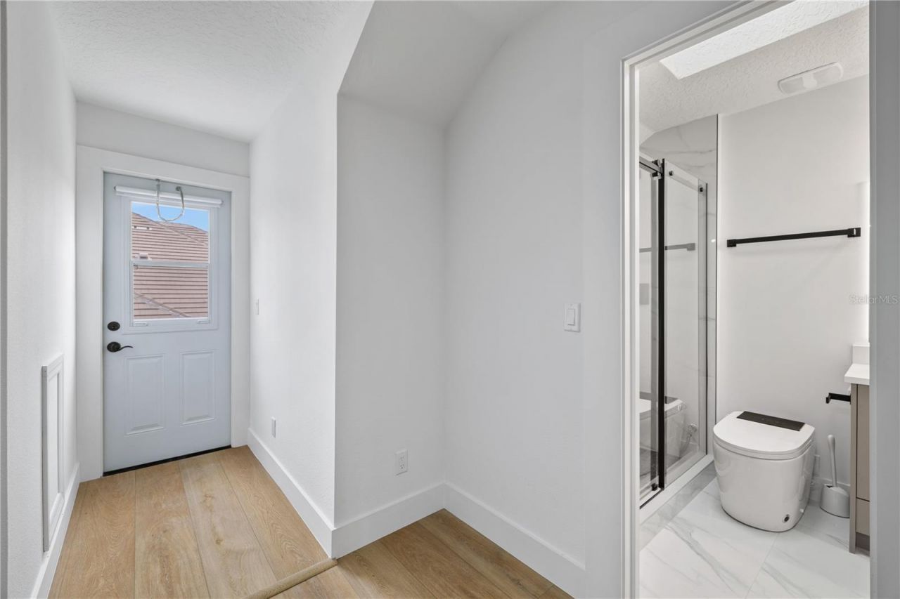 812 Johns Point Drive, Oakland, FL 34787 Photo