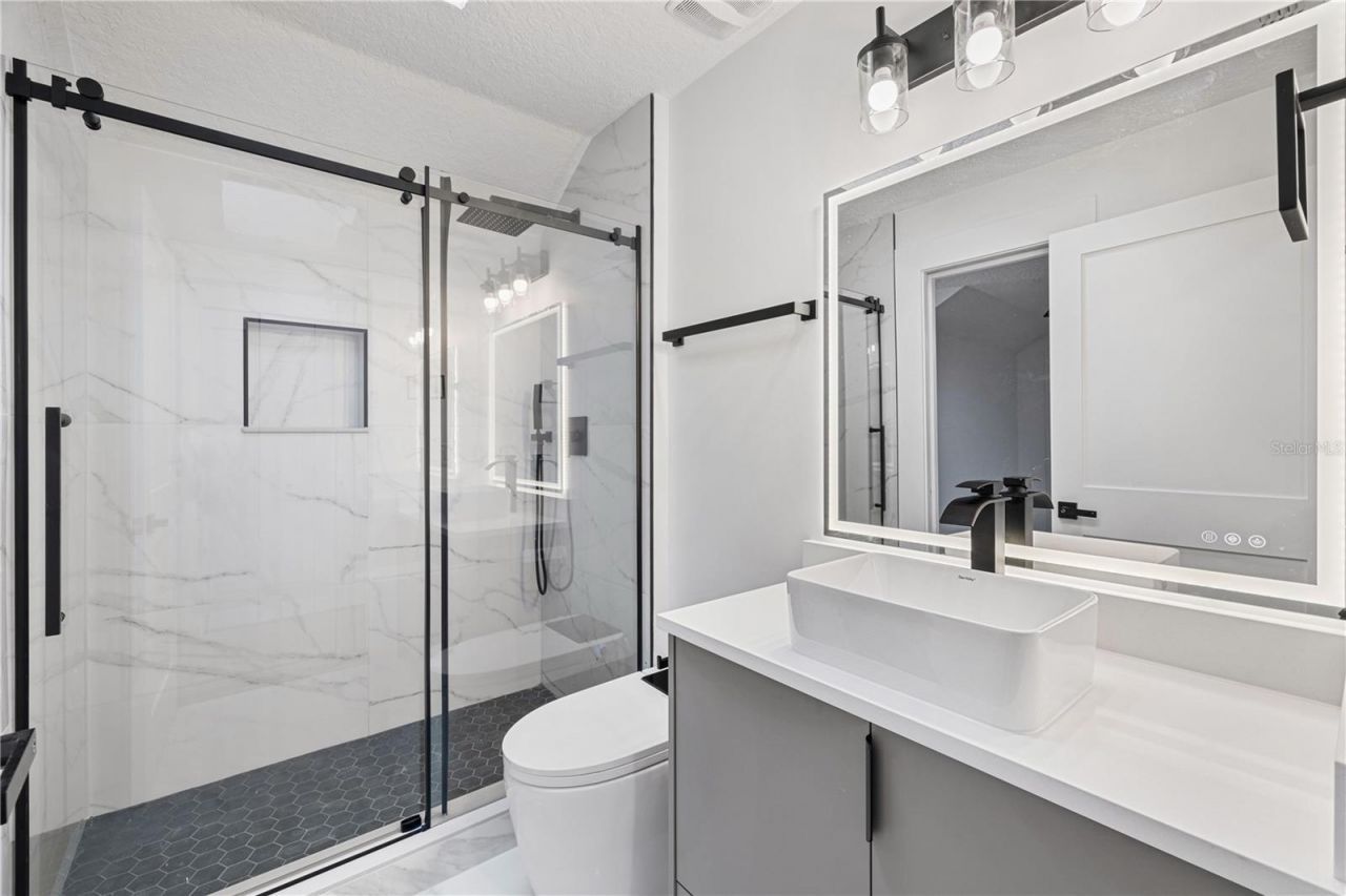 812 Johns Point Drive, Oakland, FL 34787 Photo