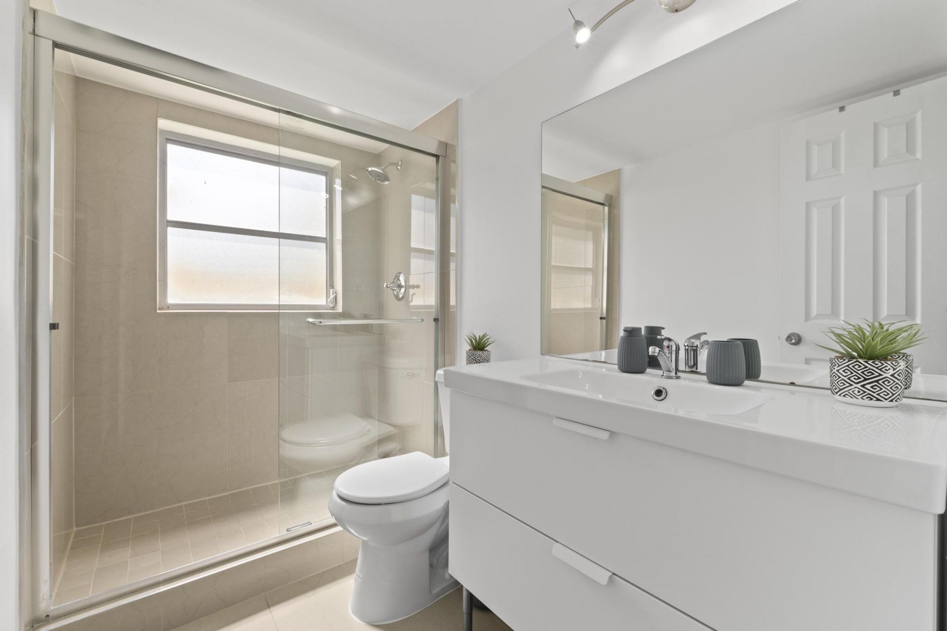 5275 NW 10th Court, Unit 305, Plantation, FL 33313 Photo