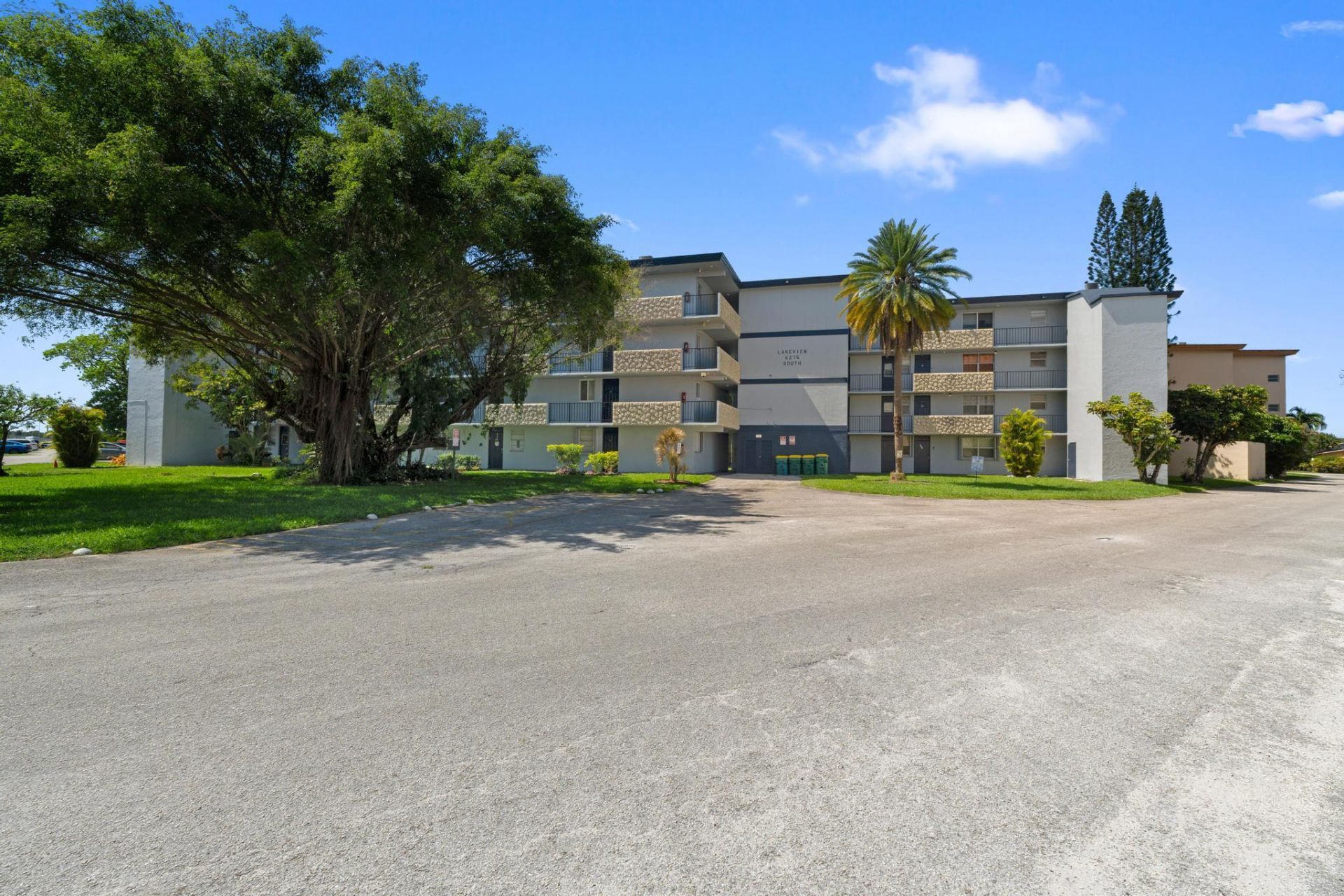 5275 NW 10th Court, Unit 305, Plantation, FL 33313 Photo