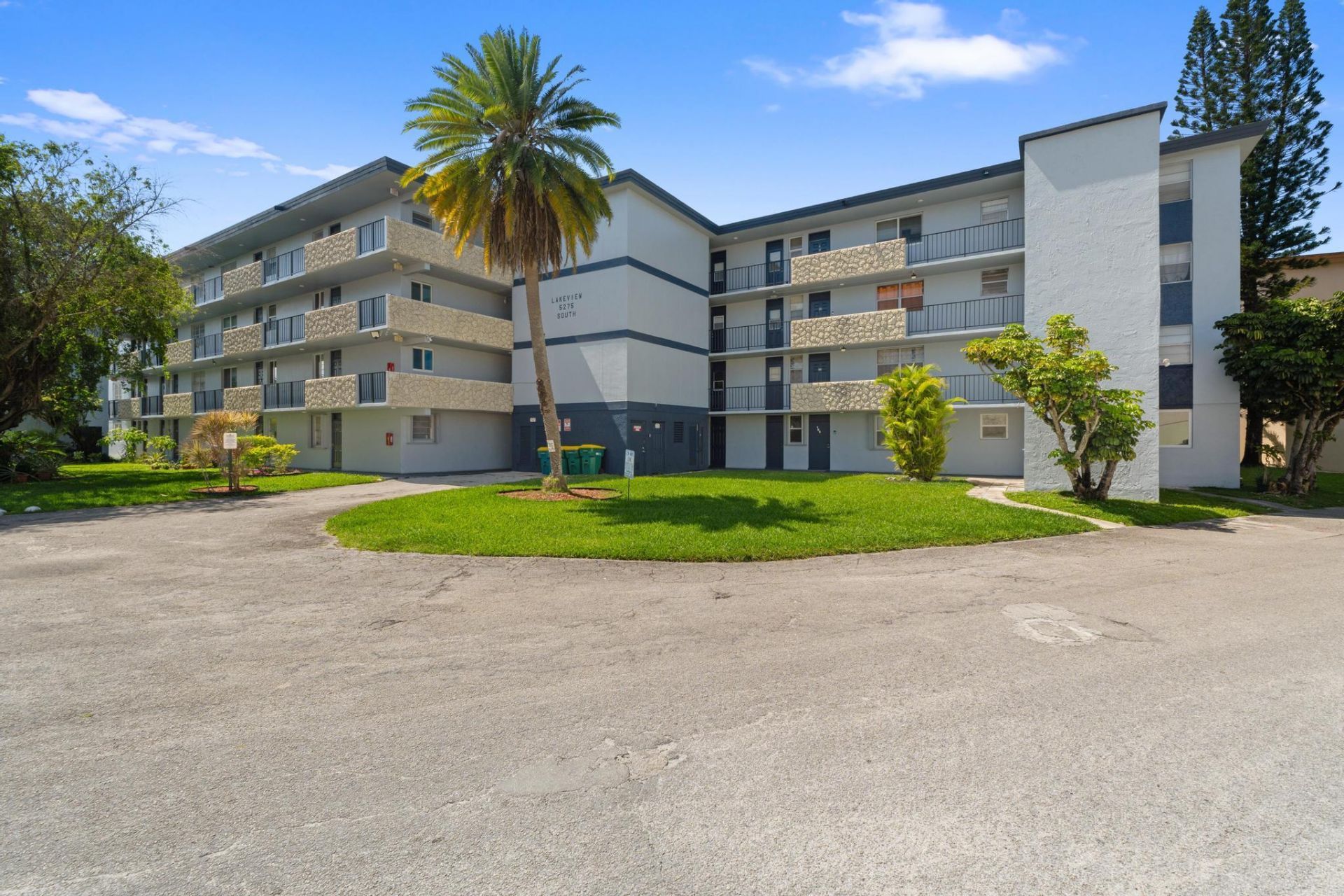 5275 NW 10th Court, Unit 305, Plantation, FL 33313 Photo