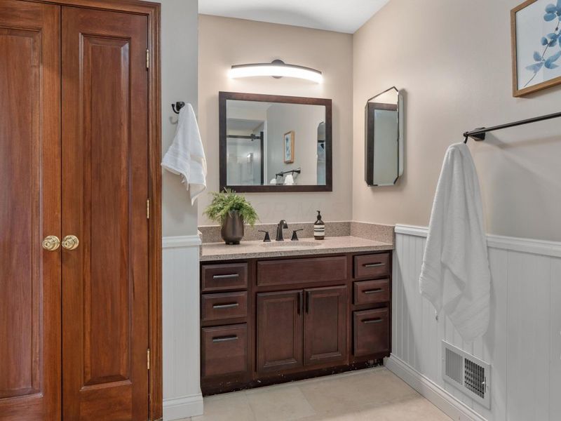 3275 Colchester Road, Columbus, OH 43221 Photo 32