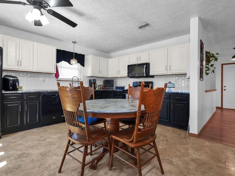 575 Monroe Drive, Ashville, OH 43103 Photo 10